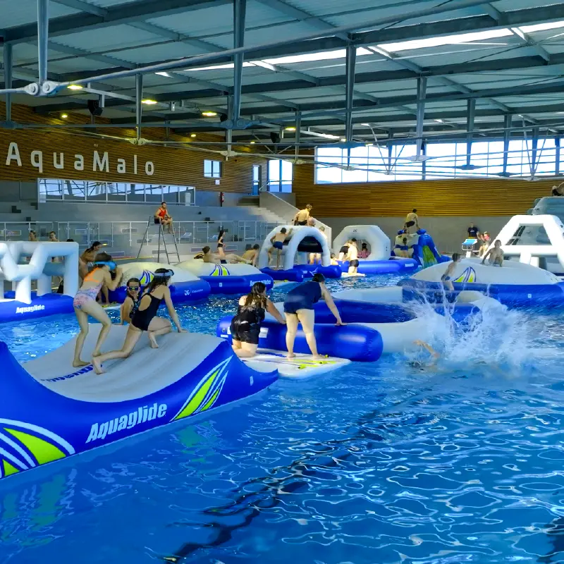 parcours gonflable Aquaglide BOAZ centre aquatique saint-malo